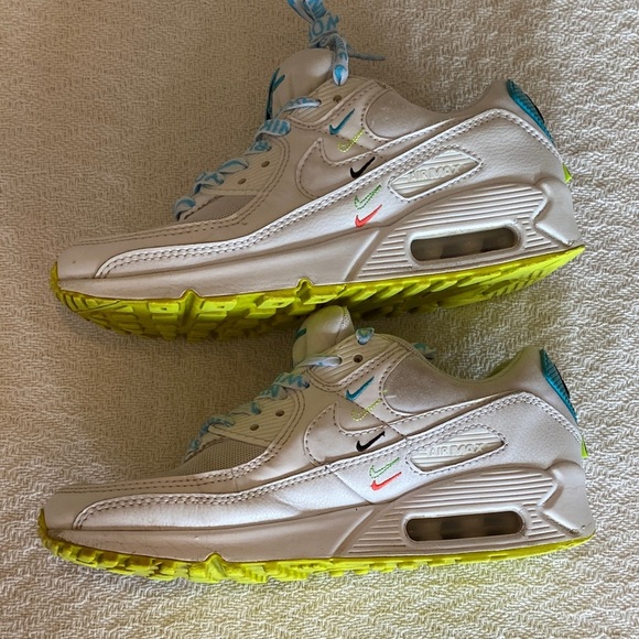 Nike Air White and Teal Sneakers Neon Athletic Shoes - Picture 11 of 15